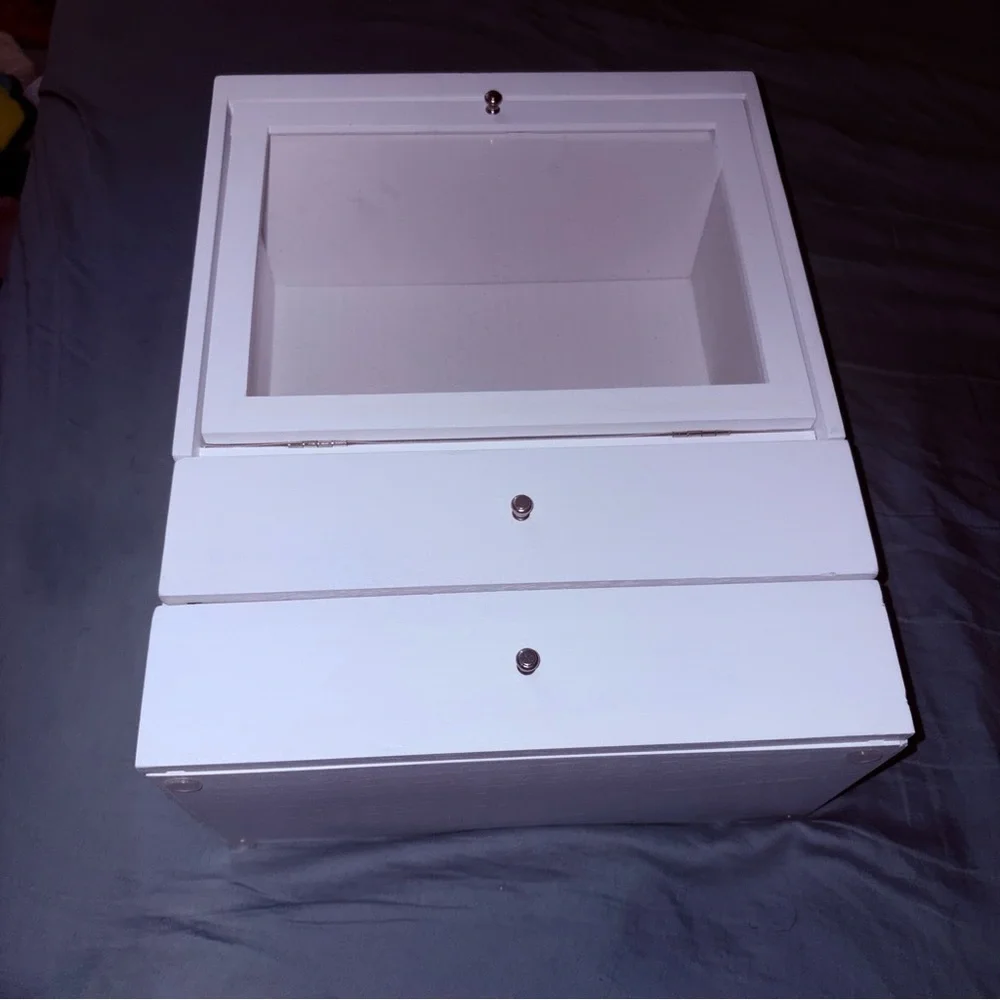 White and Tan Jewelry Organizer